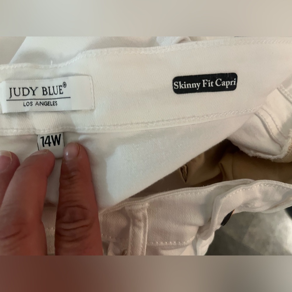 JBH* White Judy Blue Los Angeles Skinny Fit Capris - Picture 8 of 9